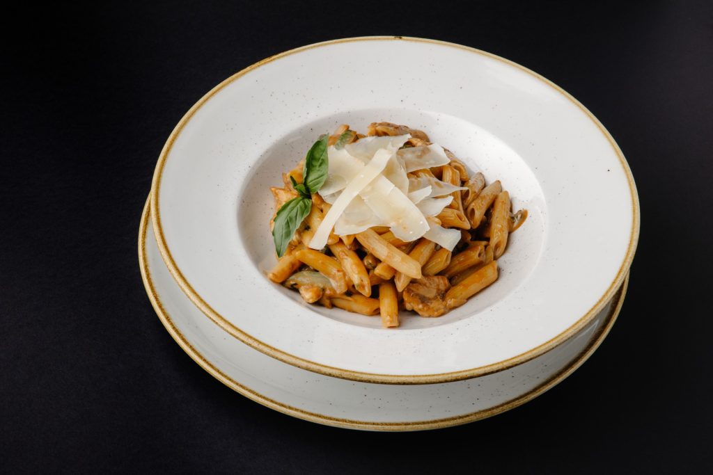 Penne cu pui și ciuperci de pădure