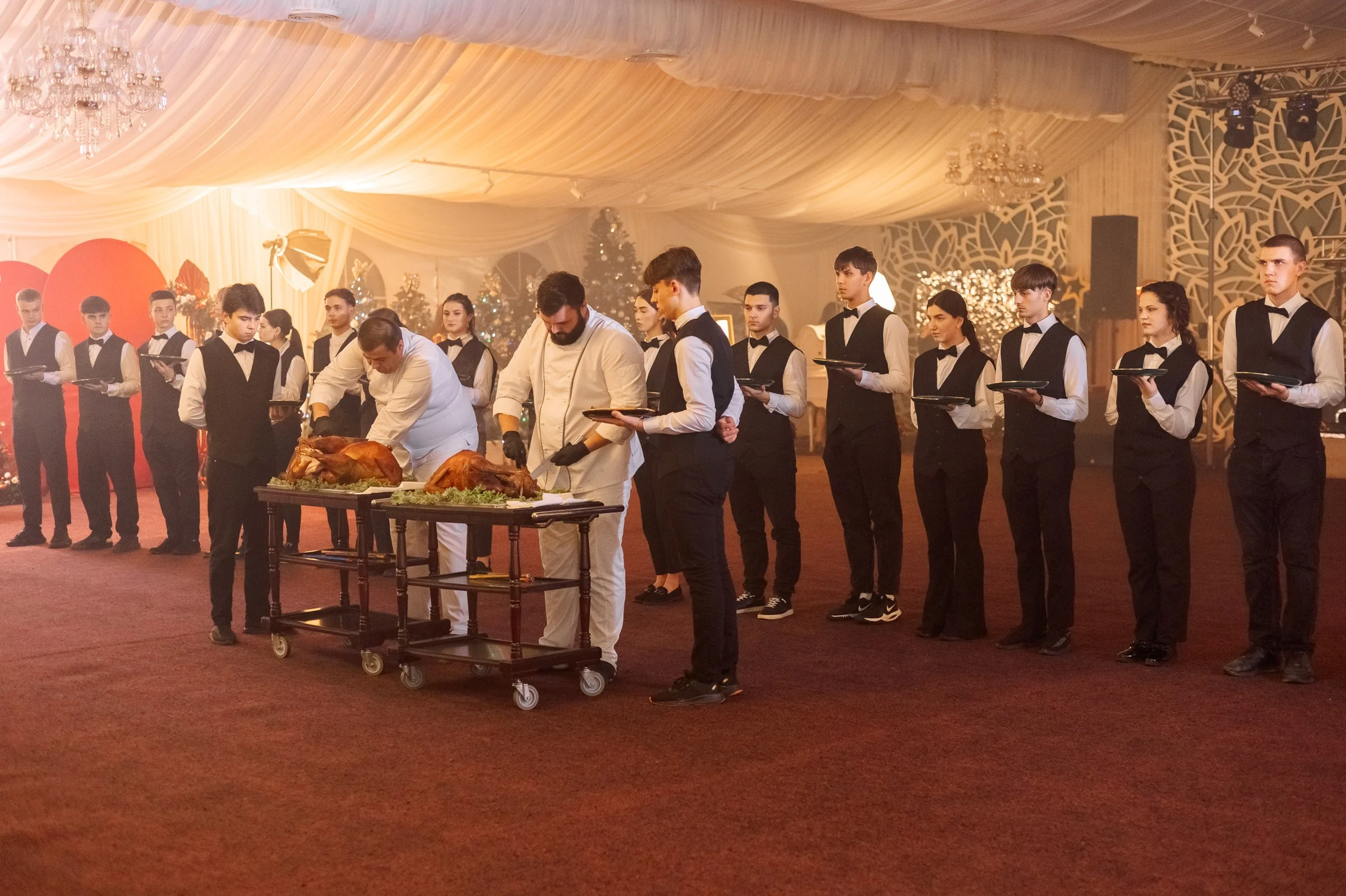 Echipa de servire la un eveniment în Cortul Goldhaus