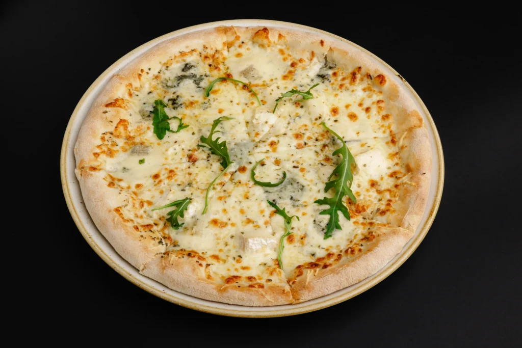 Pizza cu brânzeturi