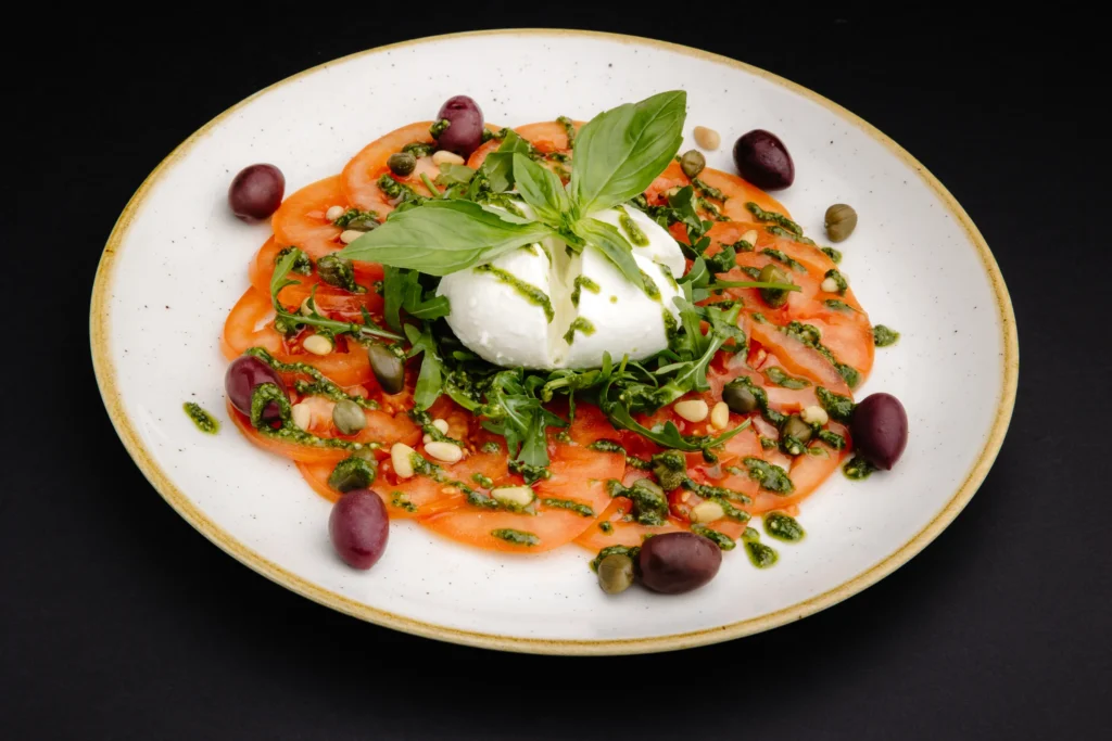 Salată cu burrata